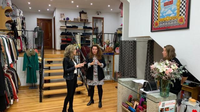 Aneiros visitó Niebla Boutique, una de las tiendas de la ciudad adheridas