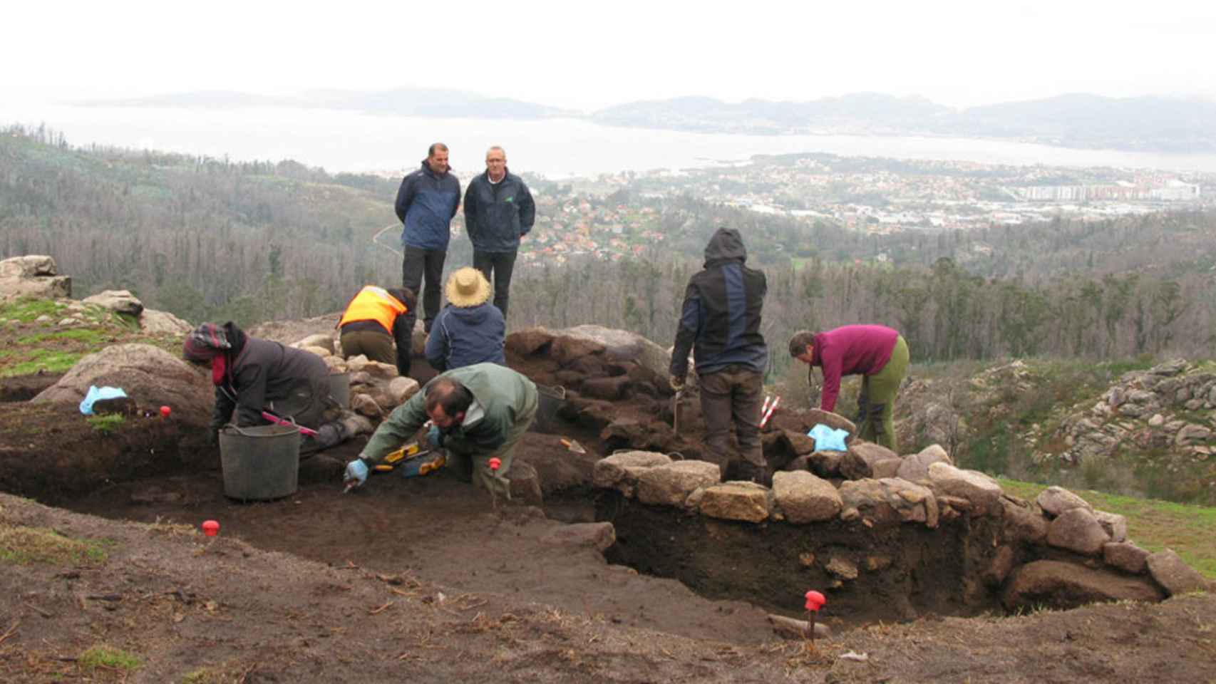 Excavaciones en el Castro de Chandebrito.