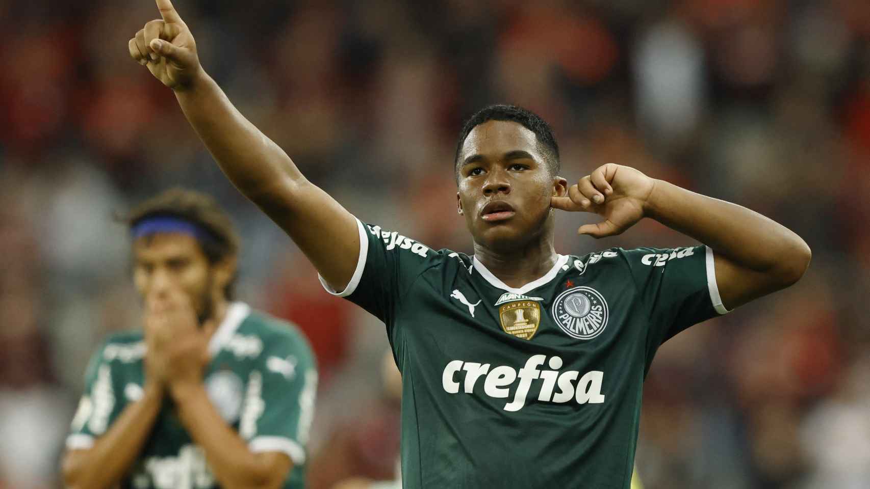 Endrick celebra su primer gol como profesional en el Palmeiras