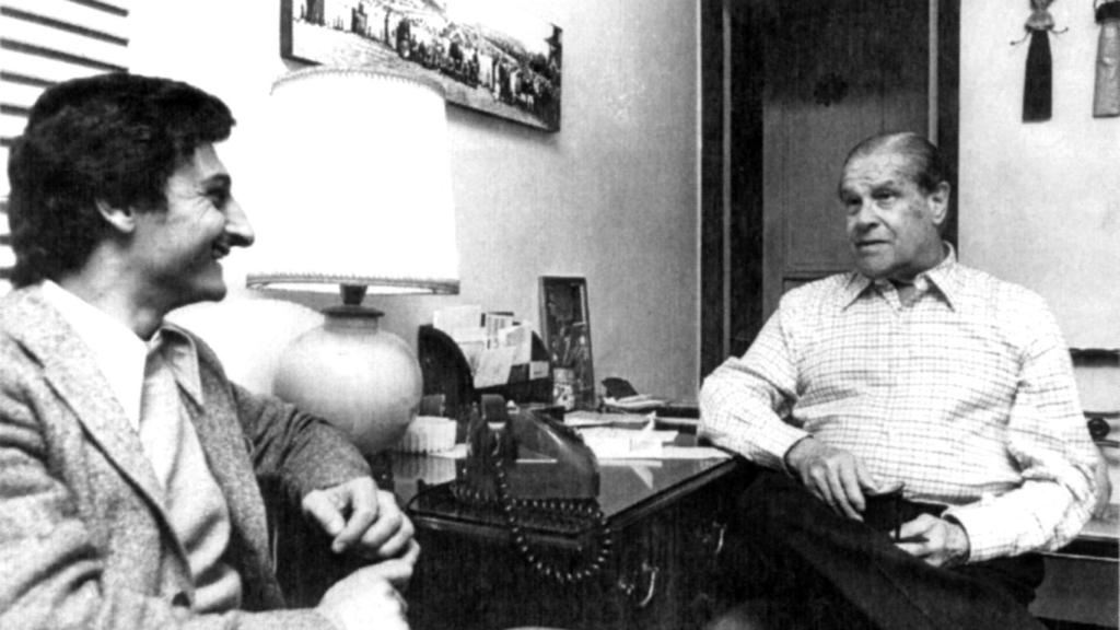 Roberto Alifano, a la izquierda de la imagen, conversa con Macoco, a la derecha