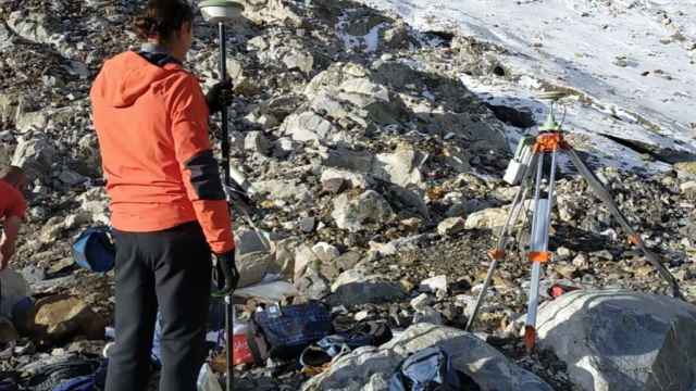 Investigadores de la UVa en el glaciar de La Paúl