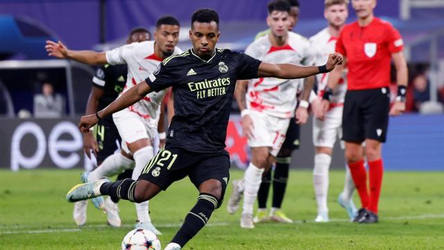 Rodrygo Goes, ejecutando el penalti para el Real Madrid ante el RB Leipzig