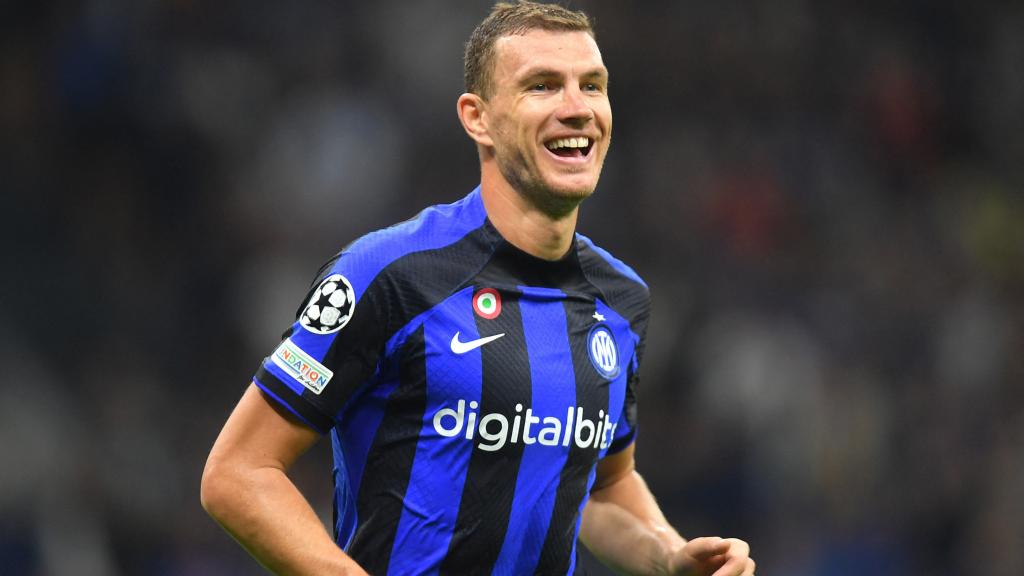 Edin Dzeko, celebrando su gol al Viktoria Pilsen