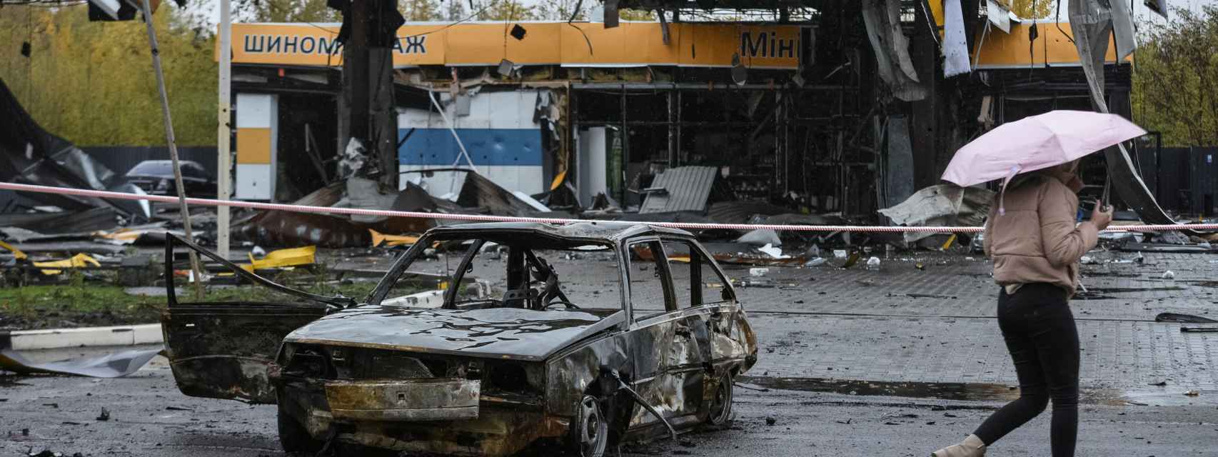 Dos muertos en Dnipro, uno de ellos una embarazada, en el bombardeo ruso contra una gasolinera.