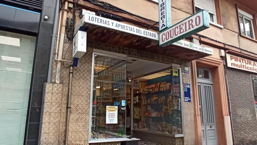 La Librería Couceiro en el número 125 de la Ronda de Outeiro de A Coruña (Quincemil).