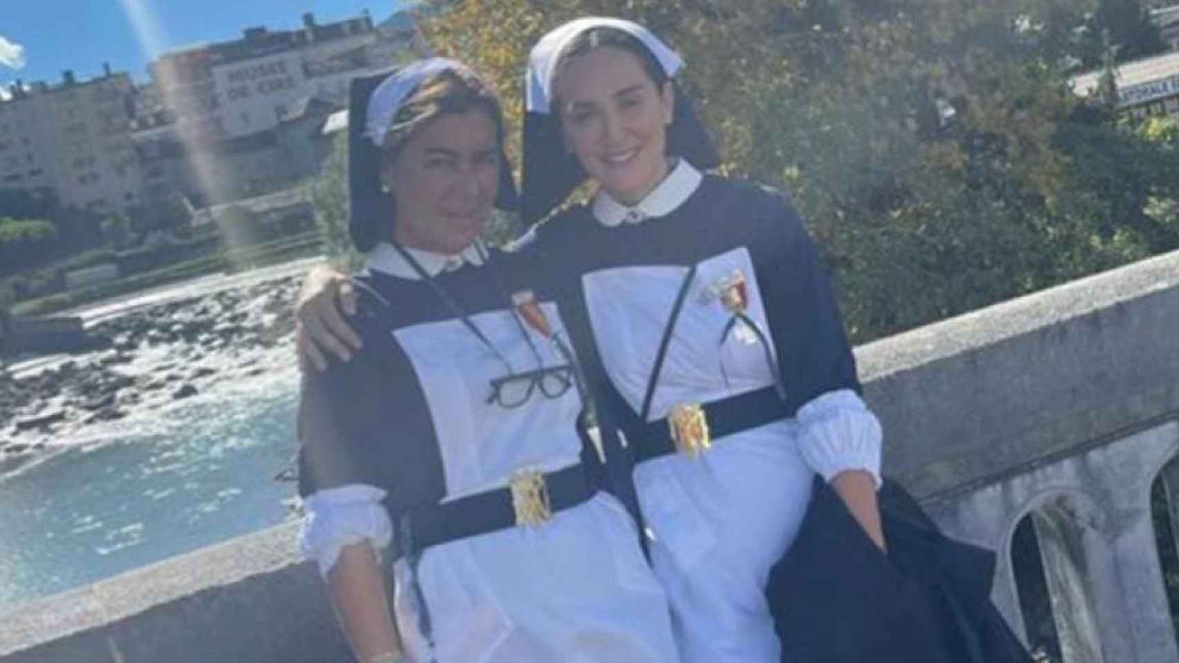 Tamara Falcó junto a Natalia Onieva en el Santuario de Lourdes.