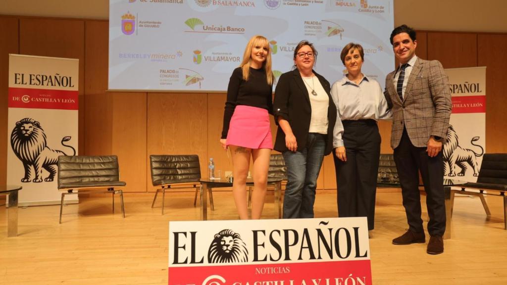 Diana Serrano, periodista, con la CEO de Tebrio, Adriana Casillas, la directora, Silvia García, y el CEO de Startup Olé, Emilio Corchado, en el I Foro Salamanca Impulsa de EL ESPAÑOL-Noticias de Castilla y León