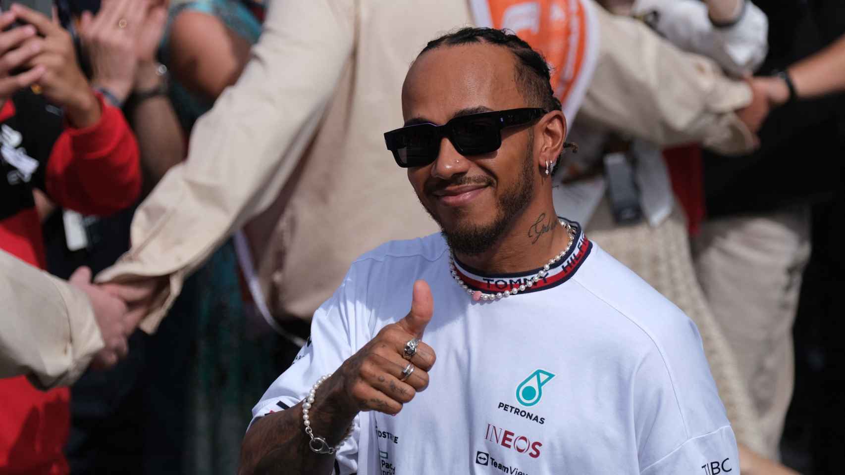 Lewis Hamilton saluda en el Gran Premio de EEUU.