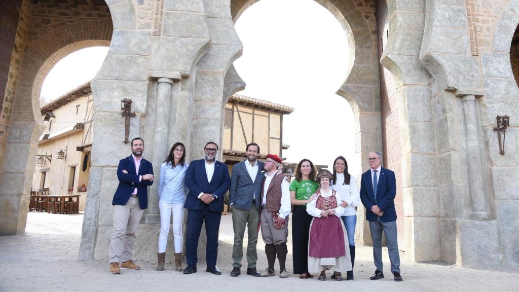 Visita de García-Torijano a Puy du Fou. Foto: JCCM.