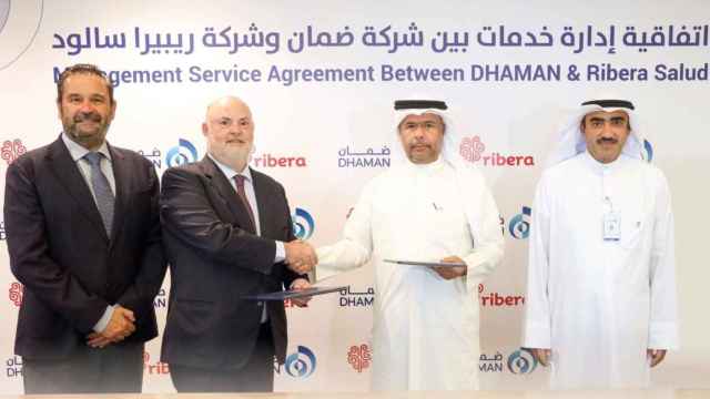Firma del acuerdo entre Ribera Salud y Dhaman Corporation, firma participada por el Gobierno de Kuwait. EE
