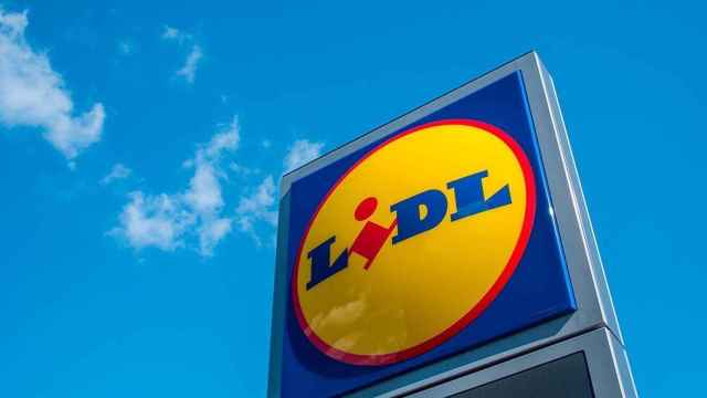 El logo de Lidl en un supermercado.
