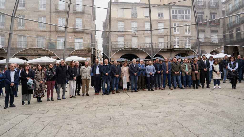 Minuto de silencio en memoria del niño fallecido en Ourense.