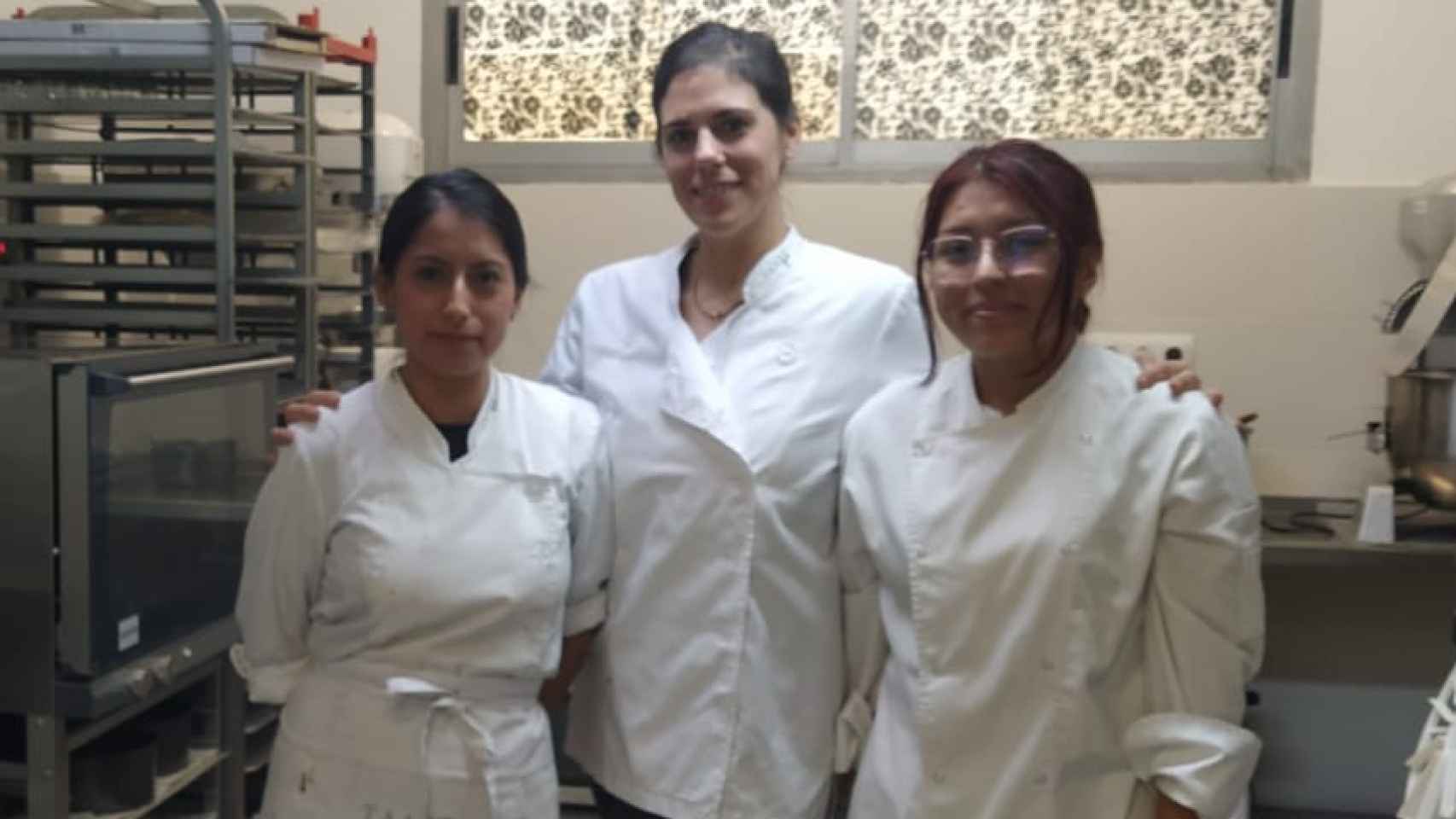 De izquierda a derecha Gabriela, Andrea y Manuela, tres trabajadoras del obrador Nicolina.
