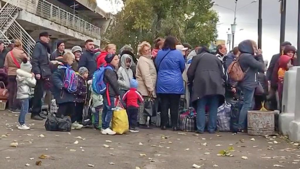 Evacuación de Jersón el pasado marzo, al poco de iniciar la guerra.