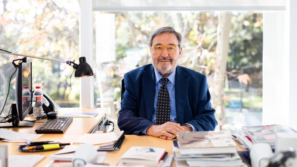 Narcís Serra, en su despacho de la Pompeu Fabra en Barcelona.