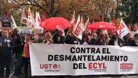Manifestación UGT y CCOO a las puertas del Ecyl de Valladolid