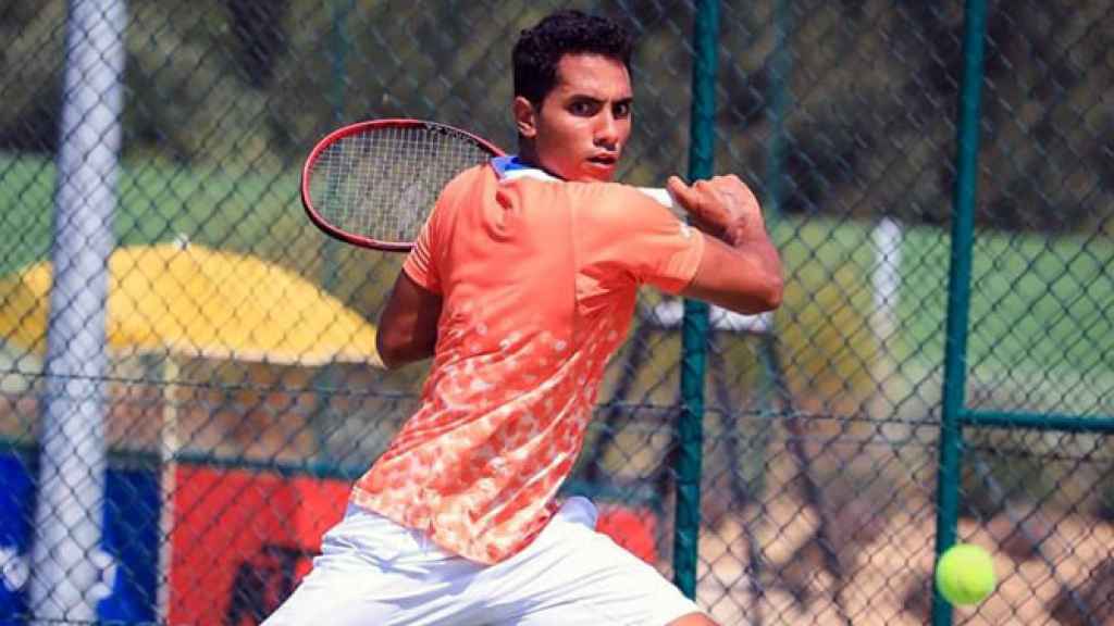 Youssef Hossam durante un partido de tenis