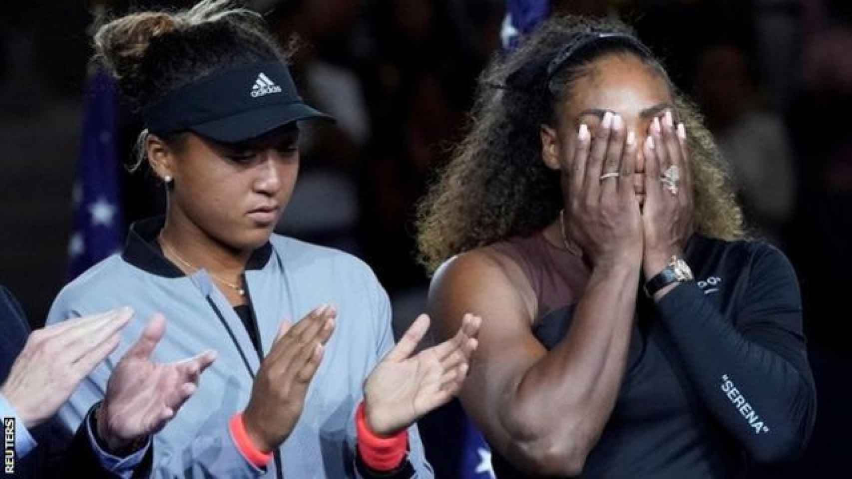 Naomi Osaka y Serena Williams tras un partido