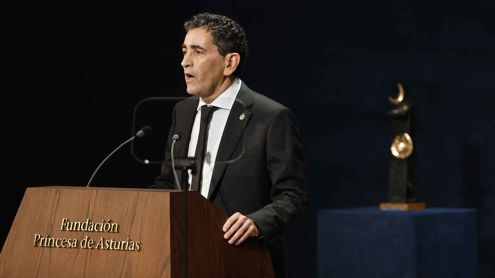 Juan Mayorga pronuncia el discurso en la ceremonia de los Premios Princesa de Asturias, celebrada en el Teatro Campoamor de Oviedo. Foto: Ballesteros / EFE