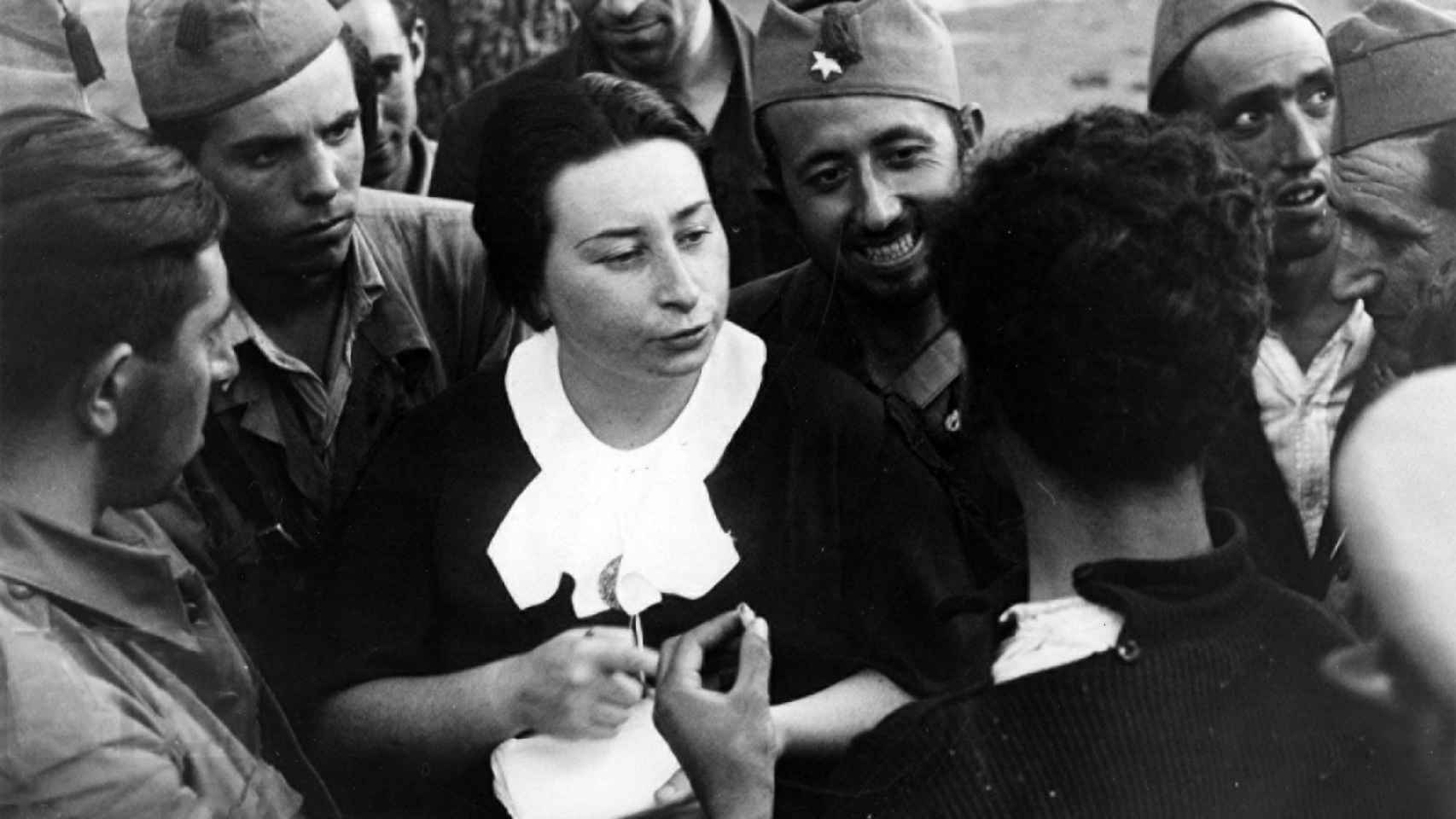 Ilse Wolff, en el frente de Córdoba, enviada de 'Mundo Obrero'. / Archivo General de la Administración