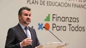 El presidente de la CNMV, Rodrigo Buenaventura, en un evento para impulsar la educación financiera.