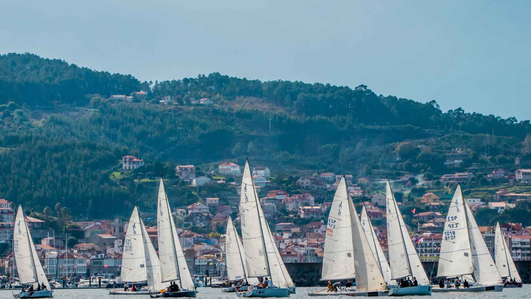 Regata de monotipos en Baiona.