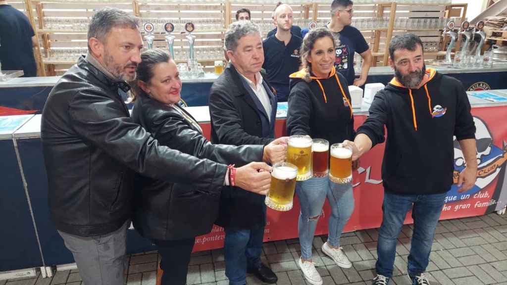 Brindis inaugural del Outubrofest de Pontevedra.