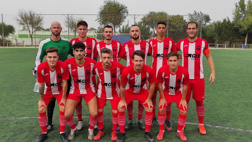 'Zubi', posando con sus compañeros en el CD Algar.