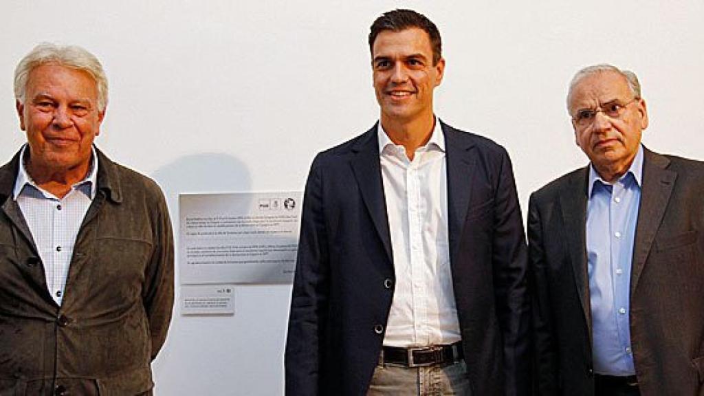 Felipe González, Pedro Sánchez y Alfonso Guerra.