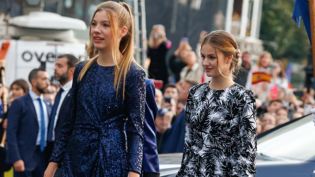 Leonor y Sofía, en los Premios Princesa de Asturias.