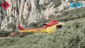 Los bomberos practican tres rescates en una tarde en la montaña de Alicante