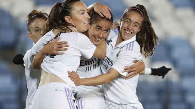 Las jugadoras del Real Madrid celebran el primer gol.