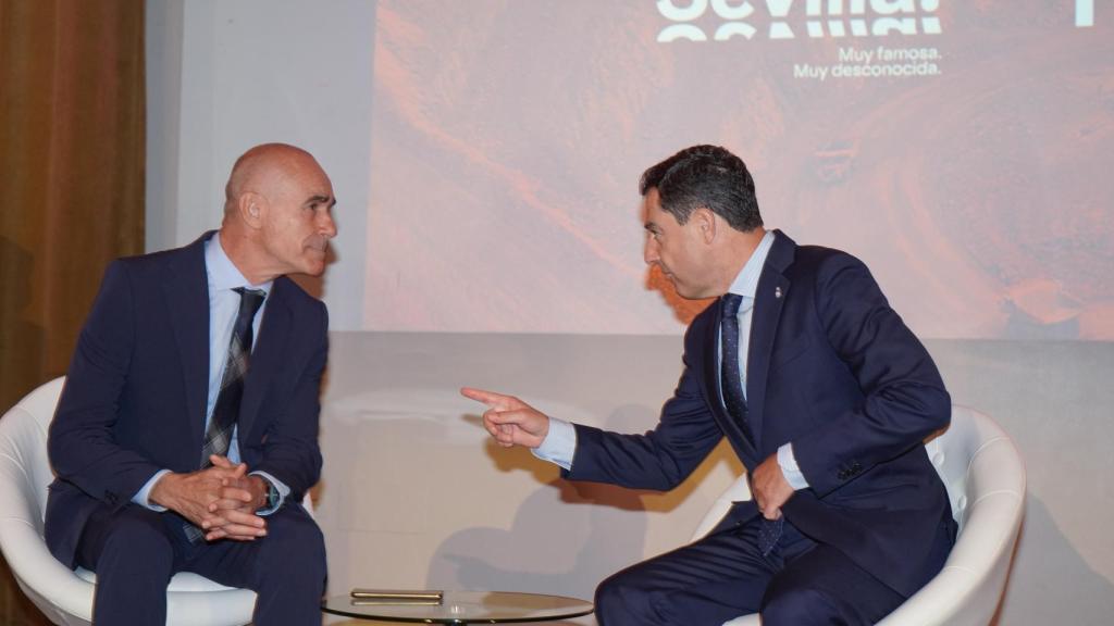 Juanma Moreno, presidente andaluz, y Antonio Muñoz, alcalde de Sevilla.