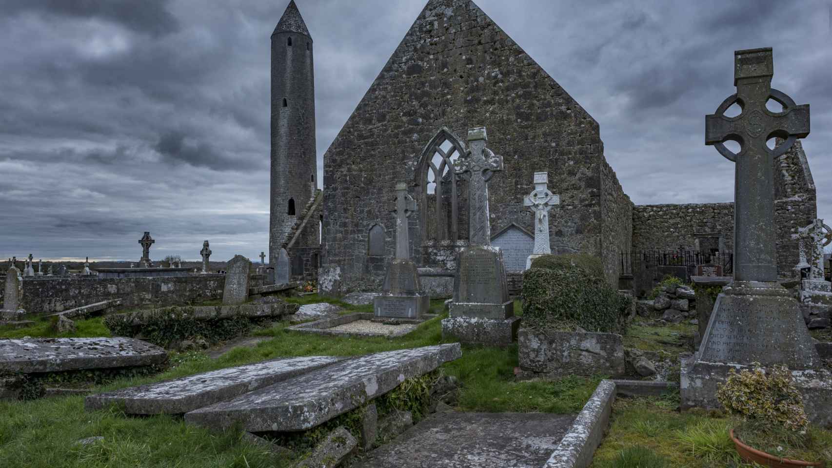 Cementerio de Kilmacduagh, Galway