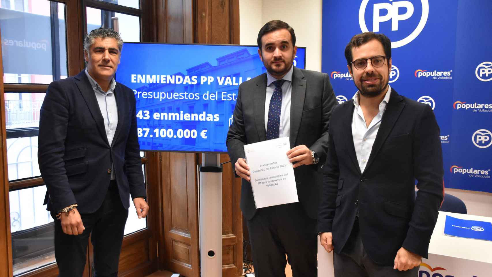 Alberto Plaza, senador (izquierda), José Ángel Alonso y Eduardo Carazo, diputados nacionales del PP por Valladolid (derecha)