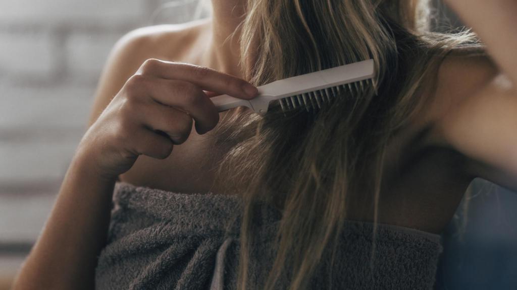 Falsos mitos comunes sobre el cabello que debes conocer.