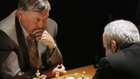 Anatoli Karpov, durante una partida de ajedrez