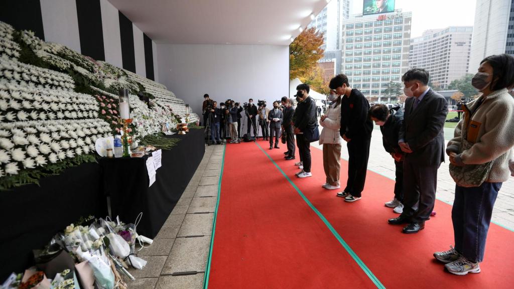 Funeral en Seúl por las 155 personas fallecidas el pasado sábado en el barrio de Itaewon.