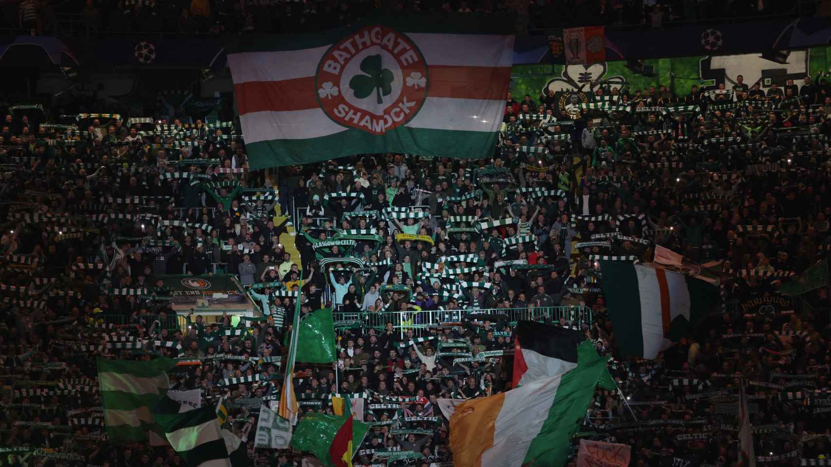 Aficionados del Celtic durante un partido de Champions League