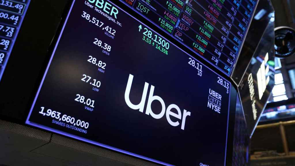 Logo de Uber en una pantalla de la Bolsa de Nueva York.