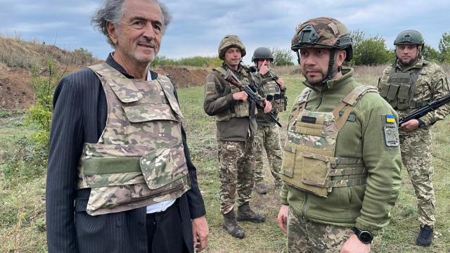 BHL, camino al frente en la óblast de Zaporiyia.