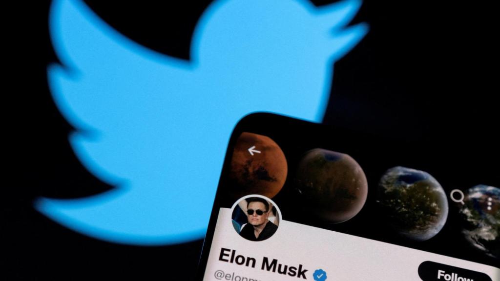 El perfil de Elon Musk en Twitter con el tick azul