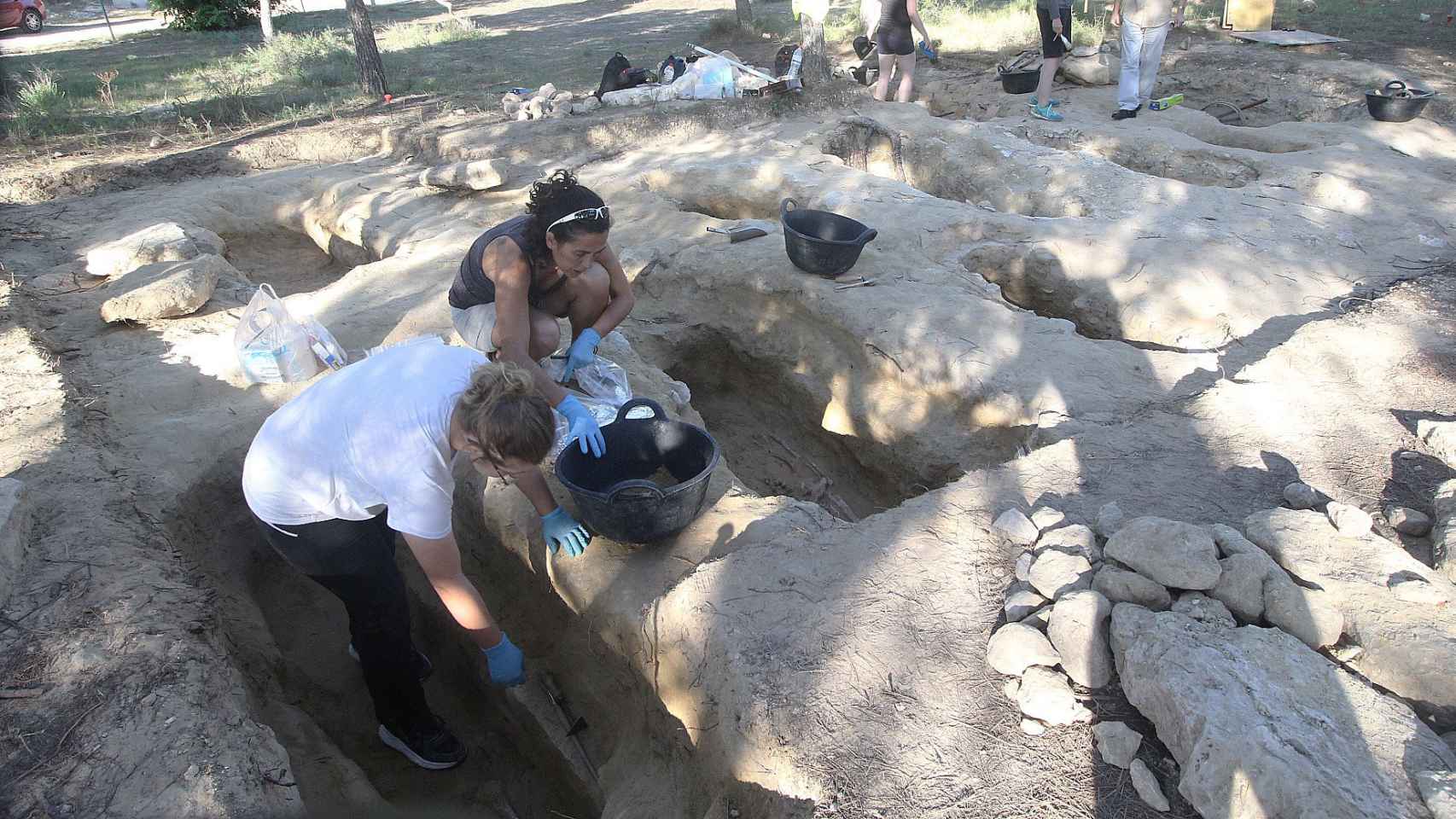 Excavaciones en el yacimiento del Cabezo del Molino.