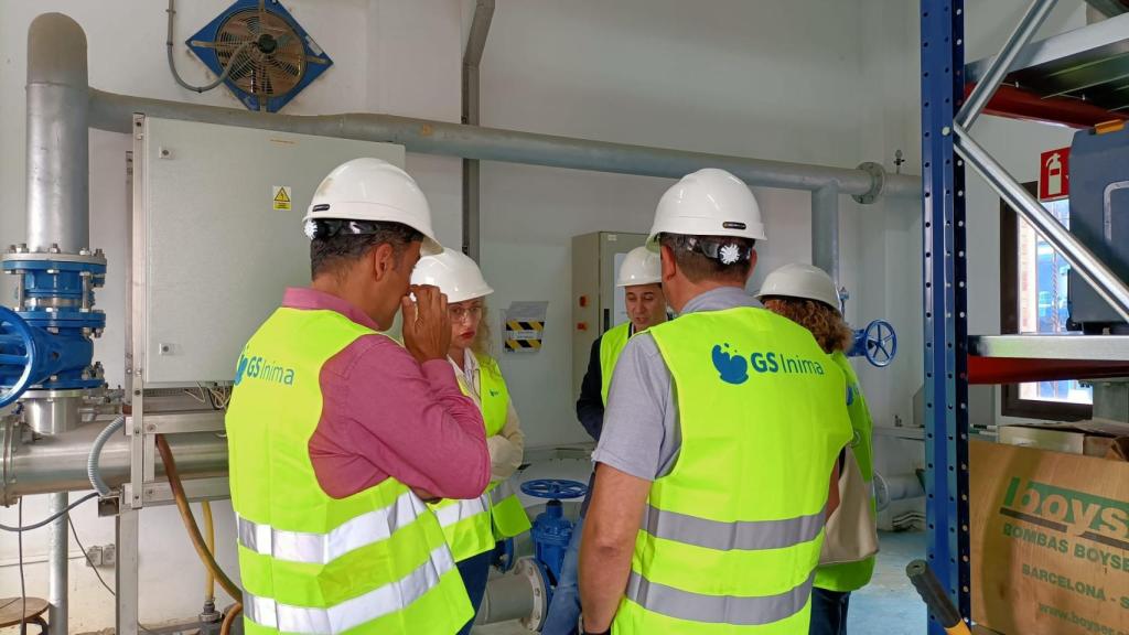 Otro momento de la visita de la alcaldesa de Seseña a las obras en marcha