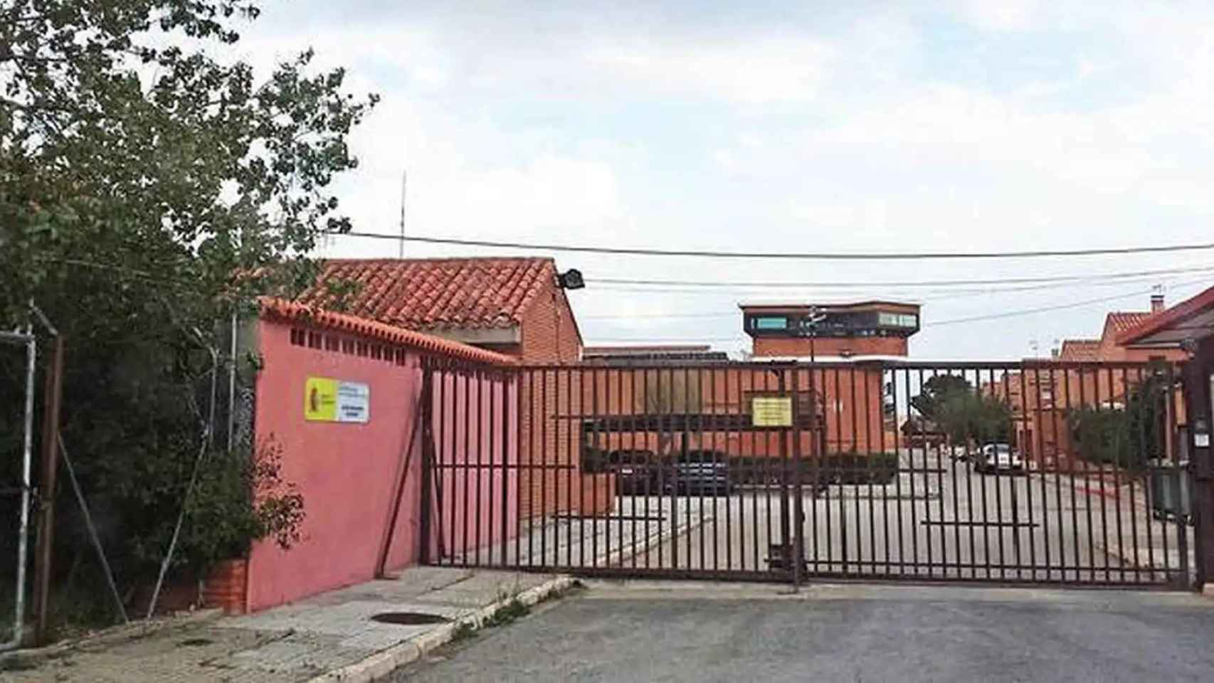 Puerta exterior del centro penitenciario de Albacete, conocido popularmente como La Torrecica.