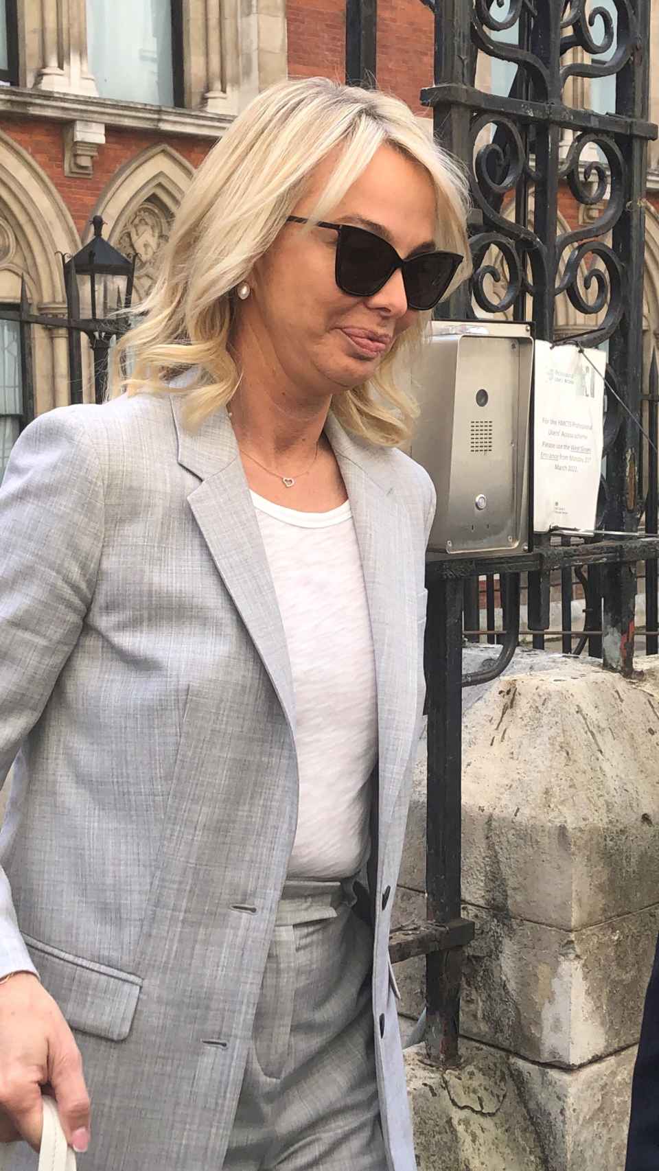 Corinna Larsen saliendo de los juzgados de Londres, el pasado mes de julio.