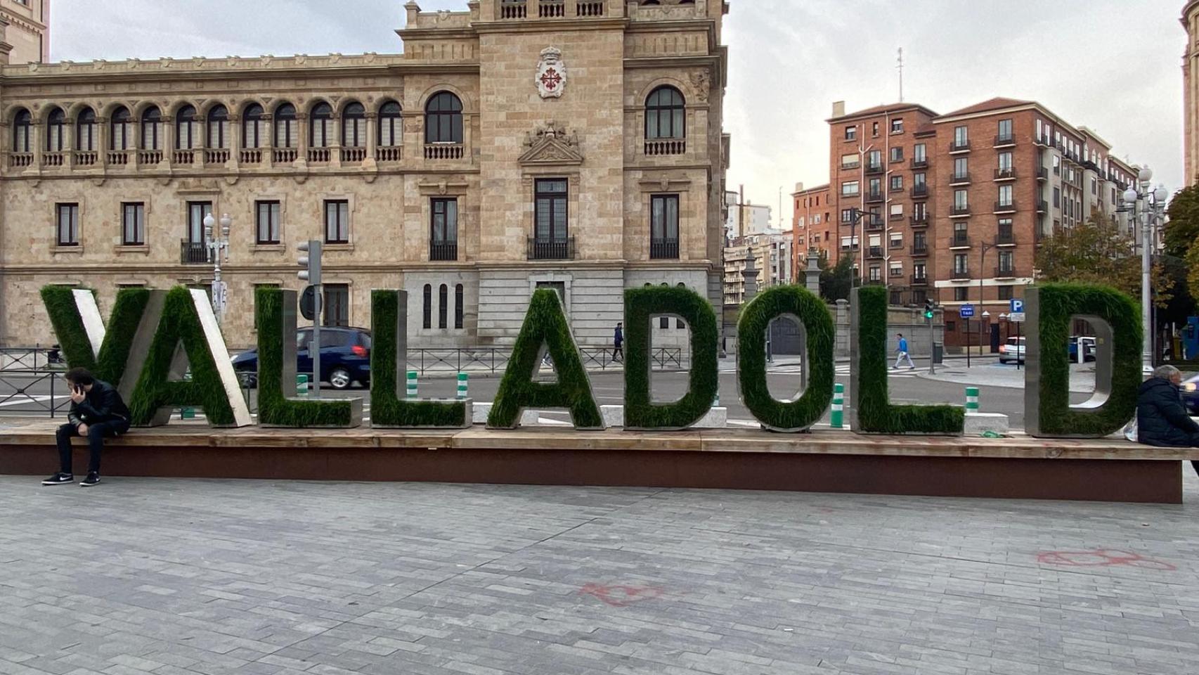 Letrero de Valladolid con la 'i' arrancada
