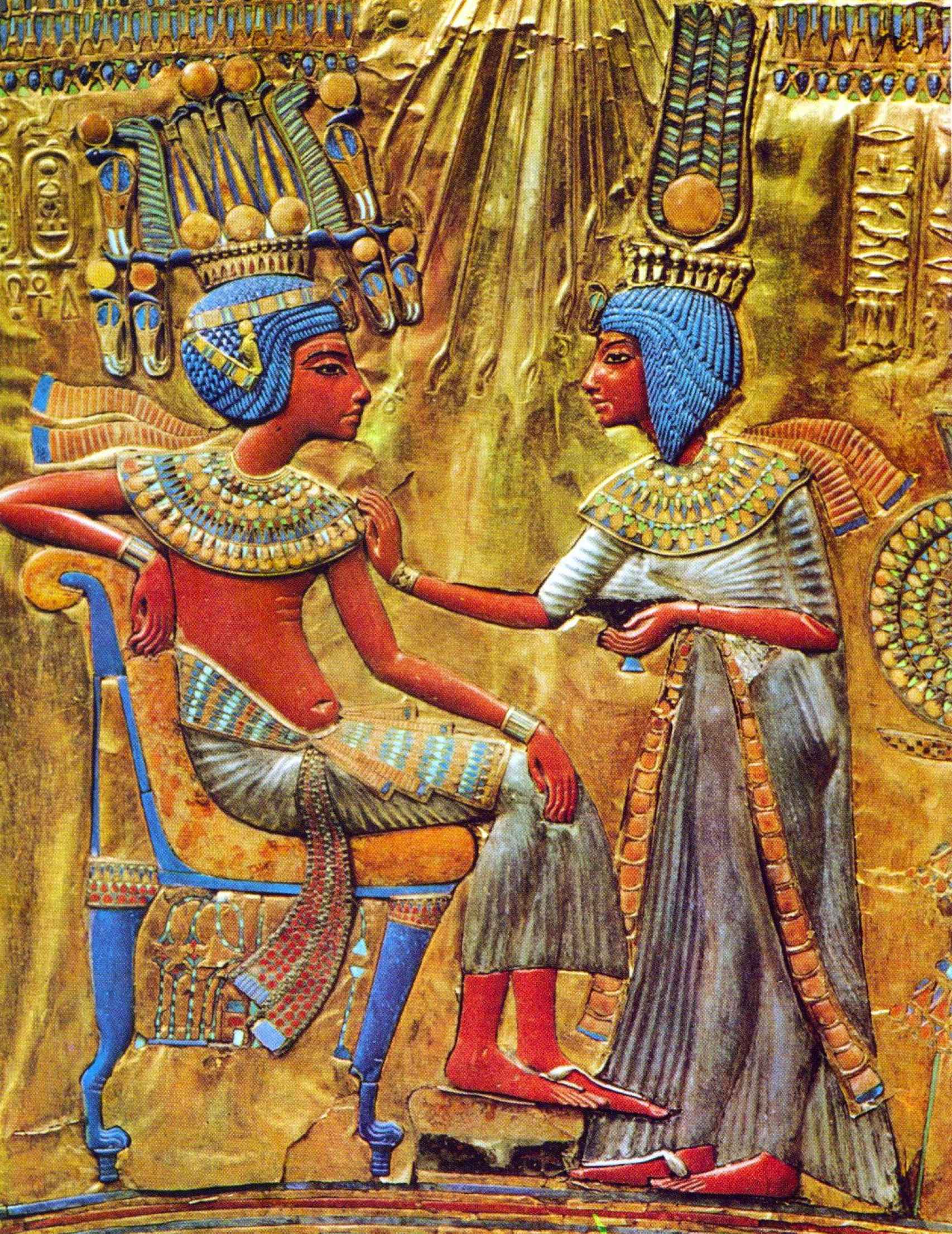 Tutankamón y Anjesenamón, representados en el trono dorado.