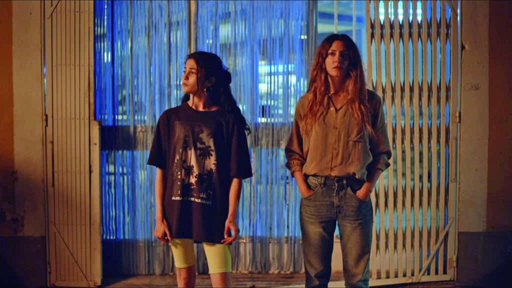 Luna Pamiés y Bárbara Lennie en 'El agua'