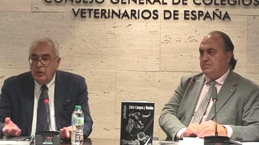 Los veterinarios Adolfo Montesinos y Luis Alberto Calvo en la presentación